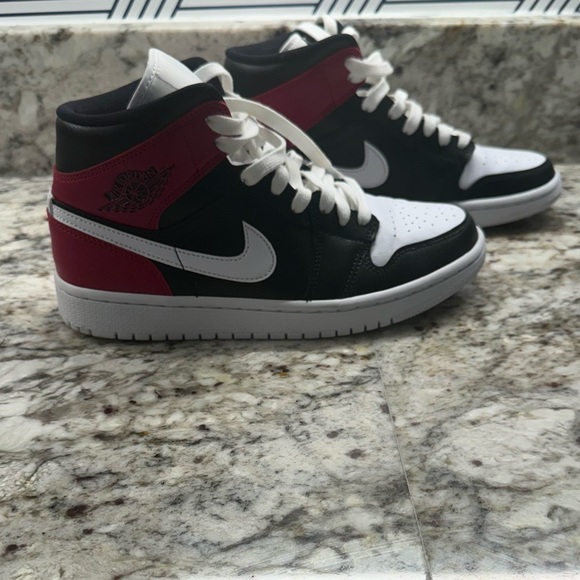 Air Jordan 1 Mid Black White Noble Red
BQ6472 016 Women's size 7.5 EUC - Picture 12 of 13
